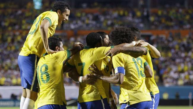 多名球员都 多名球员都