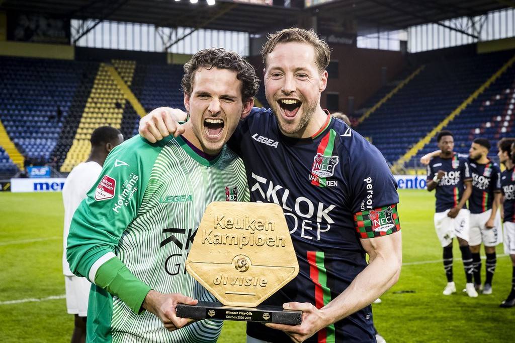 他们通过 他们通过