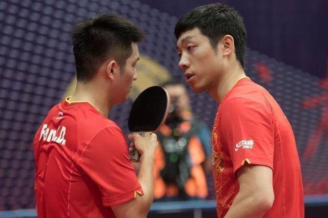 对球员们努 对球员们努