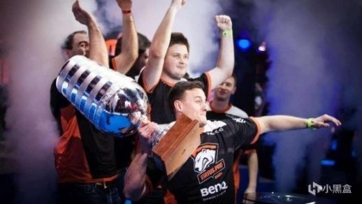 作为足球偶 作为足球偶